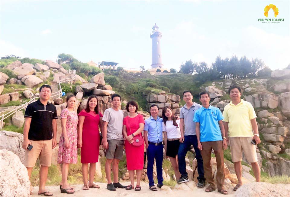 dương hoàng mi - tour hải đăng mũi điện vịnh vũng rô - phuyentourist