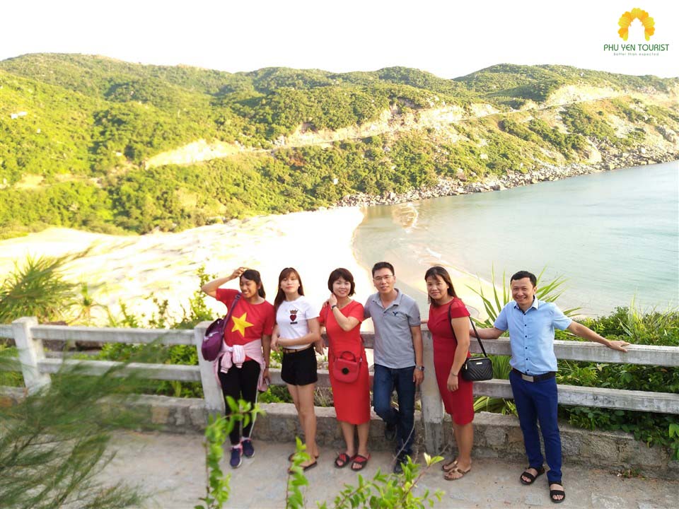 dương hoàng mi - tour hải đăng mũi điện vịnh vũng rô - phuyentourist